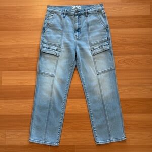 DAZE Honor High Rise Cargo Jeans Size Tag Size 31 Light Wash